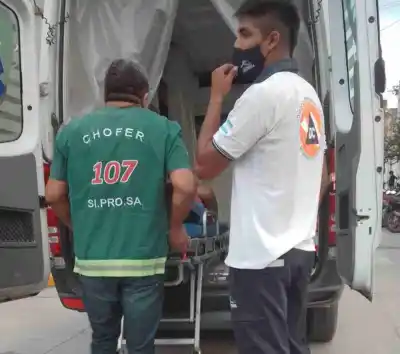 Se cayó de la camioneta y terminó hospitalizado