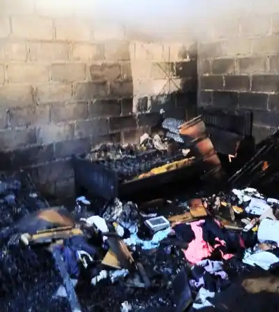 Una adolescente quedó internada tras el incendio que destruyó su casa en La Vecindad
