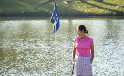 Del comité a la cancha: la doble misión de una referente del golf tucumano en el Abierto del Norte