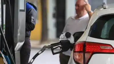 El Gobierno aplica un nuevo ajuste en los impuestos a los combustibles: ¿cuánto subirá el litro desde este domingo?