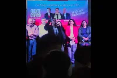 Sole Banco prometió un municipio de puertas abiertas ante una multitud en Suncho Corral