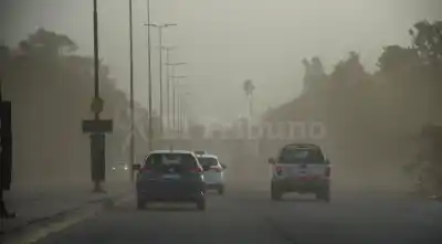 Alerta amarilla por viento Zonda en Salta: el fuego en los cerros vuelve a encenderse