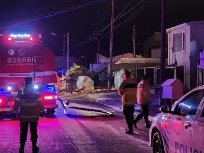 Incendio en una vivienda de Río Grande: una mujer perdió la vida y una menor sufrió graves quemaduras
