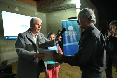El drama de vivir 40 años sin escritura: la promesa que Poggi cumplió en Villa de la Quebrada