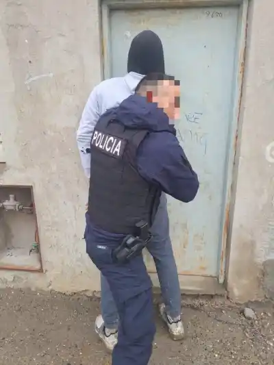 Desafió a los policías a pelear en plena calle y el final no fue el que esperaba