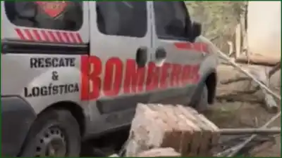 Impactante maniobra en Valle Viejo: el móvil de Bomberos terminó contra una casa
