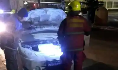 Un Ford Fiesta se incendió en pleno centro de Ushuaia: el detalle que revelaron las pericias