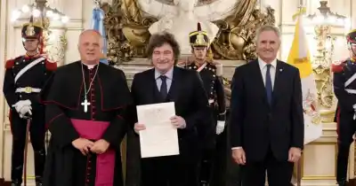 Milei recibió al nuevo nuncio apostólico en la Casa Rosada: ¿qué se espera para la visita del Papa León XIV?