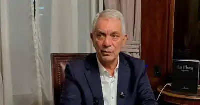 El peronismo se sacude: Duhalde y Alak se preparan para un encuentro clave en Bahía Blanca