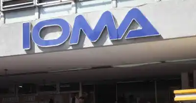 Acompañantes terapéuticos acampan frente al IOMA: denuncian demoras en pagos que ponen en jaque a pacientes