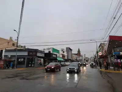 Fin de semana inestable en Comodoro: lluvias, viento y alerta por nevadas en la cordillera