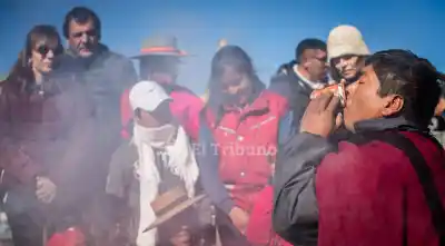El misterioso ritual que despertó a Salta: sahumerios y ofrendas a la Madre Tierra