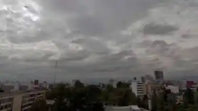 El primer sábado de agosto llega con viento y un marcado contraste térmico en San Juan