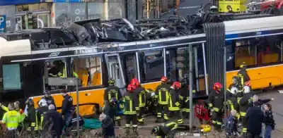 Caos en Milán: el tranvía que se salió de control y terminó incrustado en un edificio