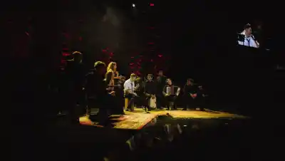 Emanero vuelve a Neuquén con su gira de 'Todo por un beso' y revela qué artistas del rock tiene en la mira para futuras runflas