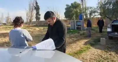 Un frigorífico de Maipú, bajo la lupa: clausuran su descarga al canal Pescara y le aplican una millonaria multa