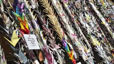 Rosario se llena de grullas por la paz: la emotiva tradición que vuelve al Monumento