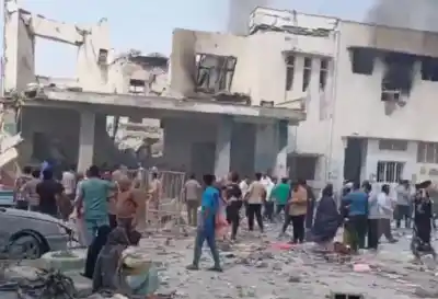 Escuela primaria arrasada: la tragedia que conmueve al mundo en medio de la escalada bélica