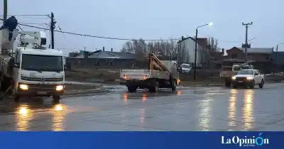 Un choque contra un poste dejó a oscuras un sector de Río Gallegos desde la madrugada