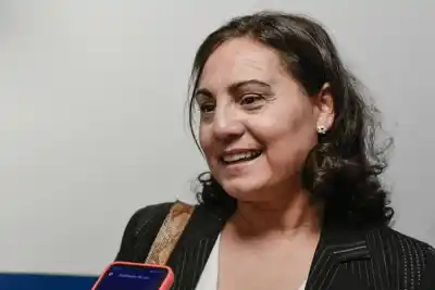 El drama silencioso: por qué casi nadie se hace controles auditivos y muchos evitan los audífonos