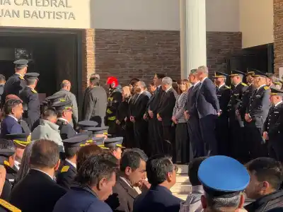 Multitudinaria despedida en la Catedral: así fue el último adiós a los policías fallecidos