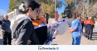 Aplausos, banderas y lágrimas: el emotivo adiós de San Juan a los cuatro funcionarios