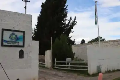 Secuestraron a un joven en un estudio de tatuajes: lo golpearon y lo abandonaron en otro barrio