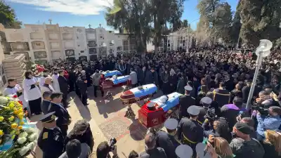 Lágrimas y honores: así despidieron a los héroes de la tragedia aérea en San Juan