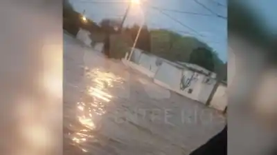 El agua no da tregua en San Benito: dos calles siguen cortadas y piden extremar cuidados
