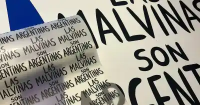 La bandera que hizo historia en el Mundial ahora tiene un fin solidario en UNO