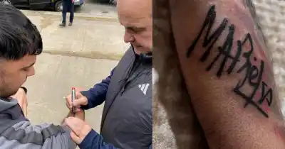 Un fanático de Newell's cruzó a Bielsa en un cajero y convirtió su firma en un tatuaje