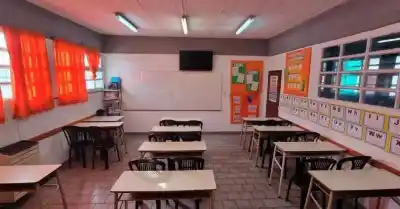 Adiós pantallas: un colegio de Mar del Plata prohíbe los celulares en la secundaria y vuelve al papel