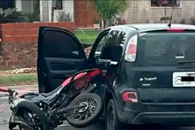 Impactante choque en Valle María: un joven de 19 años terminó hospitalizado en Paraná