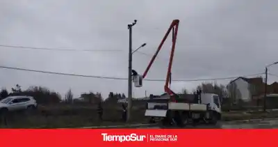 El conductor que chocó un poste en Río Gallegos ahora deberá pagar los daños