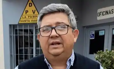 El hombre que recorre 897 kilómetros de caminos de tierra para que nadie quede aislado