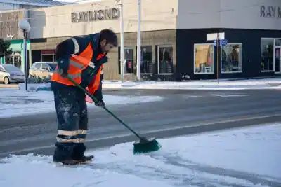 Nevadas en Río Grande: así trabajan a contrarreloj para despejar las calles