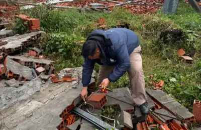 El muro que no aguantó: una familia perdió su casa en Barranqueras tras el temporal