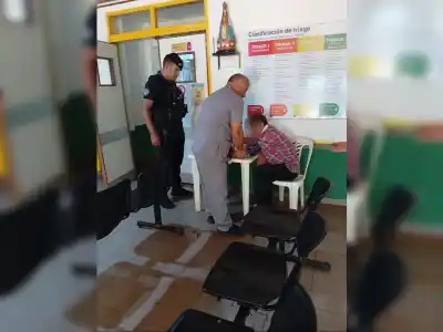 Se desvaneció en plena calle y la Policía lo llevó hasta su casa: el increíble final