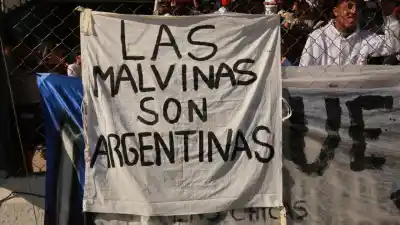 El emotivo gesto patrio que se robó todas las miradas en la primera noche del FNE 2026