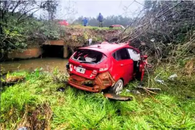 Dos muertos y dos heridos graves tras un violento choque frontal en la Ruta 14