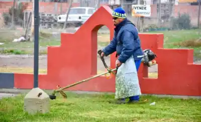 La plaza Los Sauces cambió de cara: así quedó tras el operativo municipal