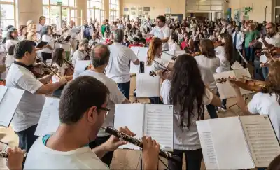 Música que sana: el proyecto internacional que llega a hospitales y hogares de La Pampa