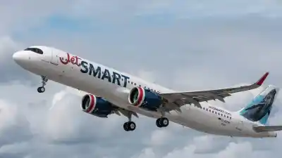El momento de pánico que vivieron los pasajeros de un vuelo de Neuquén tras ser alcanzado por un rayo