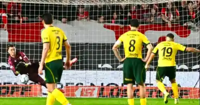 El momento que Muslera esperaba: atajó un penal y UNO estalló