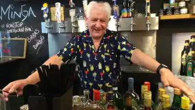 El guardián del trago perfecto: Miguel Ángel González y los secretos que esconde la noche neuquina