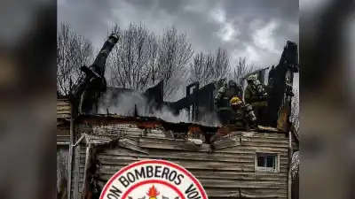 El fuego arrasó una casa en China Muerta y tuvieron que derrumbar parte de la estructura