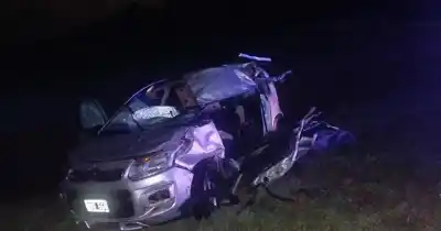 Choque fatal en la Ruta 2: un conductor murió en el acto y un joven lucha por su vida