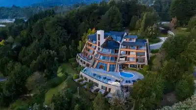 El renacer de un clásico: Sol Arrayán Hotel & Spa redefine el lujo frente al Nahuel Huapi
