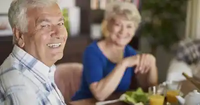 El truco de las abuelas que los jóvenes adoptan para vivir más y mejor