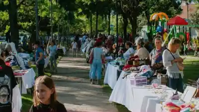 Dos ferias en la costanera: artesanías, tejidos y mucho más